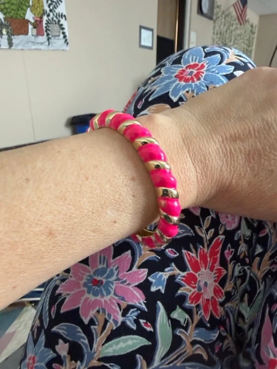 Lilly Pulitzer ~ Gold-Tone Bracelet with Hot Pink Enamel Accents 🩷 Magnetic - Picture 5 of 5
